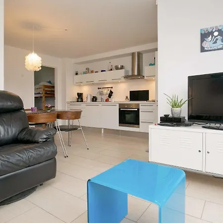 4 Person In Appartement